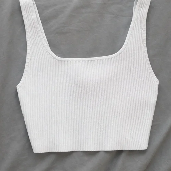 Babaton White Ribbed Crop Top - Picture 2 of 4